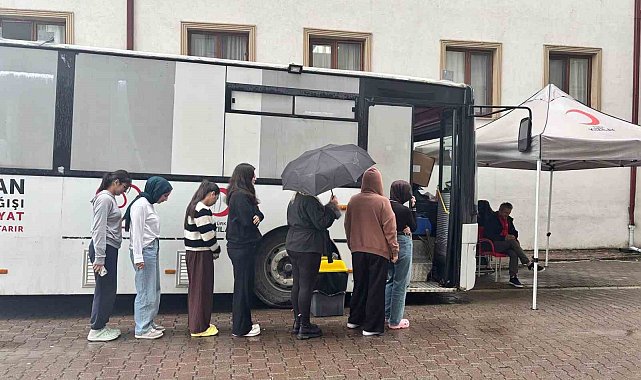 Düzce'de öğrencilerden anlamlı kan bağışı desteği
