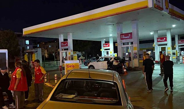 E-5'ten yan yola girmek isteyen otomobil sürücüsü motosikletliye çarptı, O anlar kamerada
