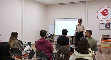 Efeler Belediyesi'nden gençlere sınav yolculuğunda rehberlik desteği