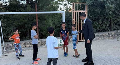 Eğil'de öğrencilere kırtasiye desteği