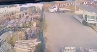 El frenini çekmediği kamyonetin altında kalan sürücü hayatını kaybetti