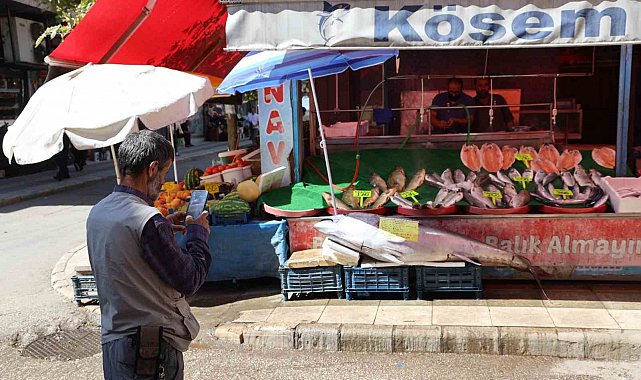 Elazığ'da 134 kiloluk dev orkinos tezgaha indi