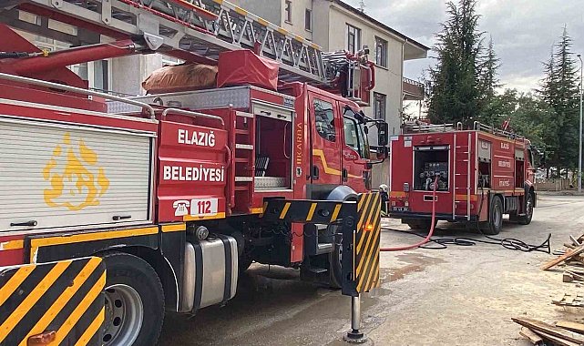 Elazığ'da çatı yangını