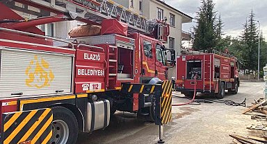 Elazığ'da çatı yangını