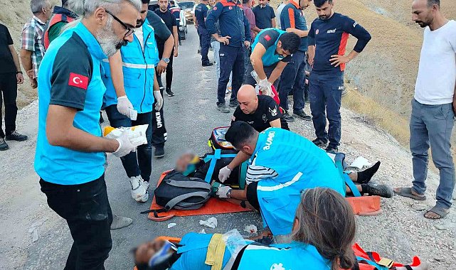Elazığ'da minibüs uçuruma yuvarlandı: 5'i ağır 13 yaralı