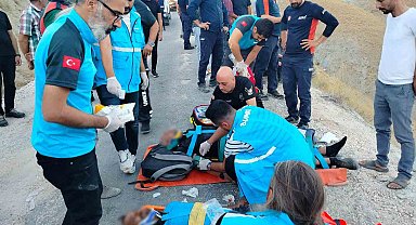 Elazığ'da minibüs uçuruma yuvarlandı: 5'i ağır 13 yaralı
