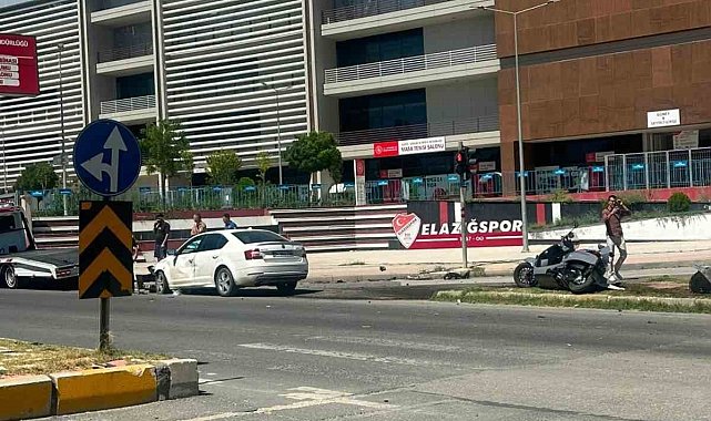 Elazığ'da otomobil ile motosiklet çarpıştı: 3 yaralı