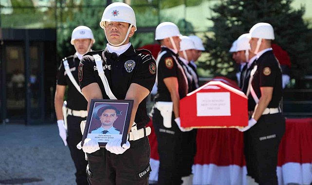 Elazığ'da trafik kazasında hayatını kaybeden polis, memleketine uğurlandı