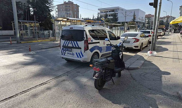 Elektrikli bisiklet ile çarpışan otomobil olay yerinden kaçtı