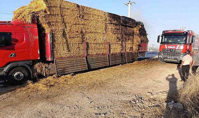 Elmadağ'da bir kamyonetteki saman balyaları yandı