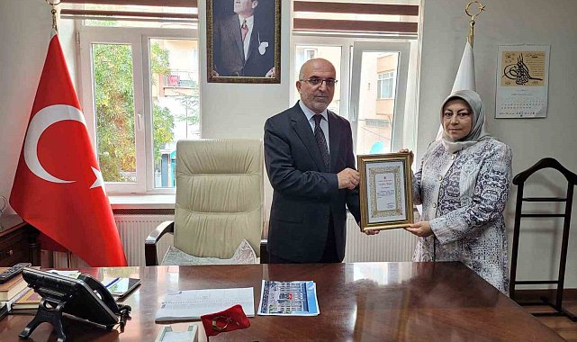 Emekli ikramiyesinin tamamını müftülük binasının yapımına bağışladı