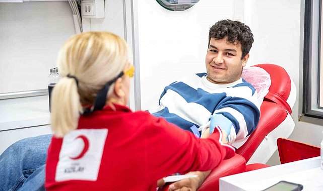 En yüksek kan bağışı oranı 20 yaşındaki gençlerde görüldü