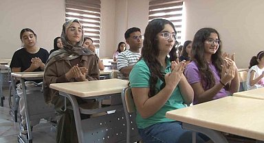 Engelleri aşmak için işaret dili öğreniyorlar