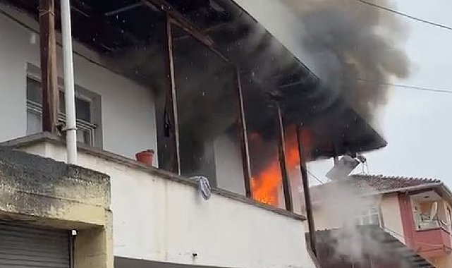 Erbaa'da iki katlı evde çıkan yangında ev kullanılamaz hale geldi