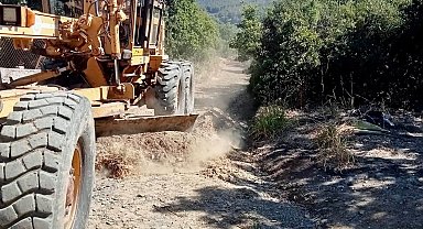 Erdek'te zeytin hasadı öncesi bahçe yollarına bakım