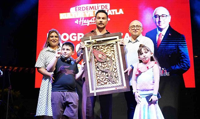 Erdemli Belediyesi Erdemlilileri Sinan Akçıl'la buluşturdu