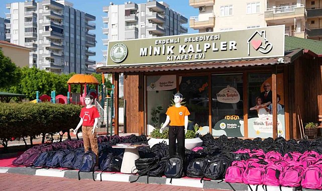 Erdemli'de öğrencilere kırtasiye ve kıyafet desteği