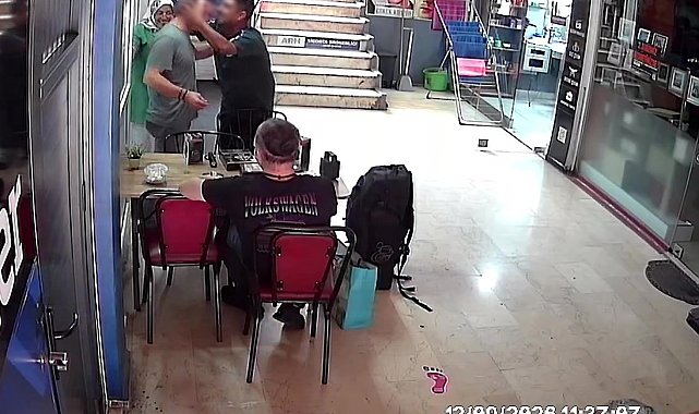 Ereğli'de seyyar satıcının uygulamalı elektroşok tanıtımı esnafı şoke etti
