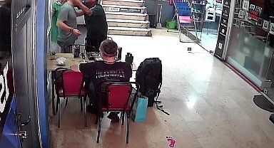 Ereğli'de seyyar satıcının uygulamalı elektroşok tanıtımı esnafı şoke etti