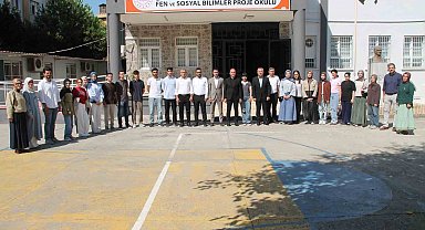Erzin'de Kaymakam Akpınar, YKS'de başarı gösteren öğrencilerle bir araya geldi