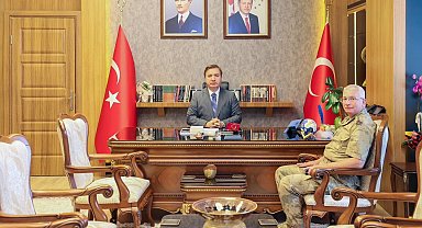Erzincan Valisi Aydoğdu, İl Jandarma Komutanı Altundarak'ı kabul etti