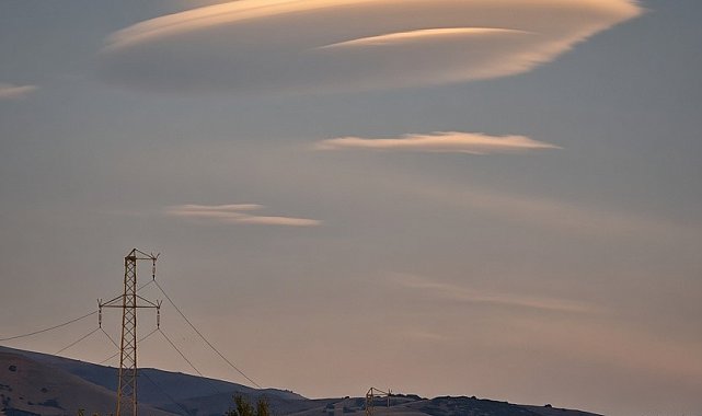 Erzincan'da UFO'yu andıran mercek bulutu ilgi çekti