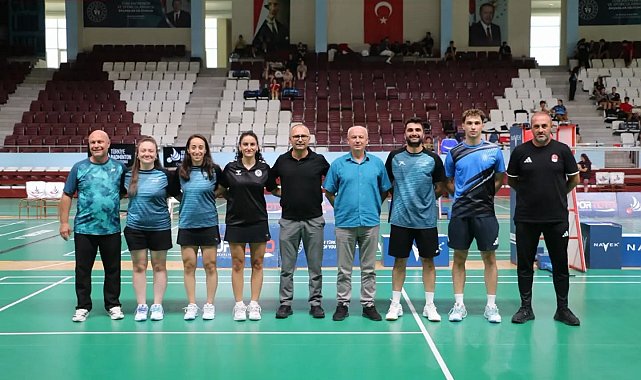 Erzincanlı milli sporculara federasyondan raket