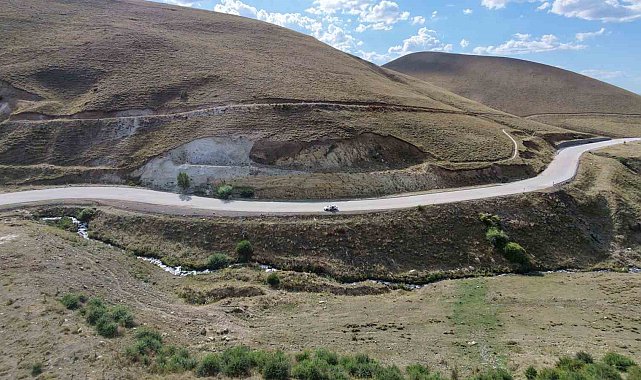 Erzurum'da bir gizemli yol daha: Araçlar vites boştayken yokuş yukarı gidiyor