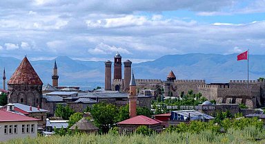 Erzurum'da dijitalleşmenin kadın girişimcilerin başarıları üzerindeki etkisi araştırıldı