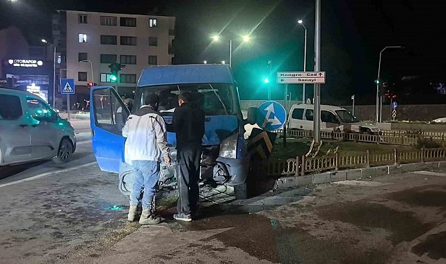 Erzurum'da kavşakta trafik kazası: 3 yaralı