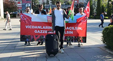 Erzurum'da sağlıkçılar 150 haftadır Gazze için yürüyor: "Zalim zulmünde devam ettikçe biz de mazlumun yanında olmaya devam edeceğiz"