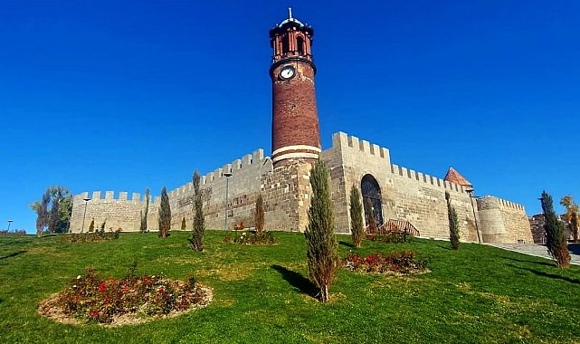 Erzurum'da tarihi Saat Kulesi geçici ziyarete kapatılıyor