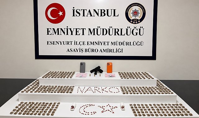 Esenyurt'ta şüpheli araçtan uyuşturucu çıktı: 2 gözaltı