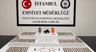 Esenyurt'ta şüpheli araçtan uyuşturucu çıktı: 2 gözaltı
