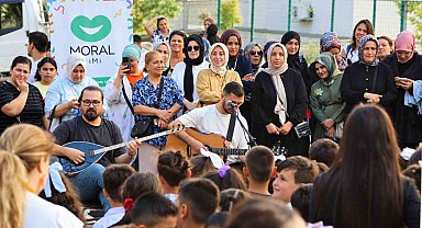 ESEV Moral Timi'nden minik öğrencilere neşeli karşılama