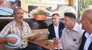 Eski futbolcu, AK Parti MKYK Üyesi Mesut Özil, Sakarya'da vatandaşlarla bir araya geldi