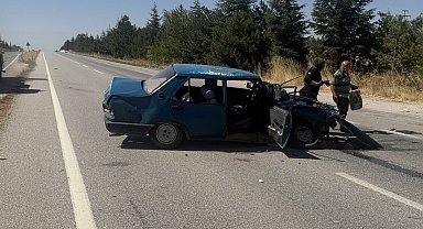Eskişehir'de 2 araç çarpıştı: 1'i bebek, 1'i çocuk 6 yaralı