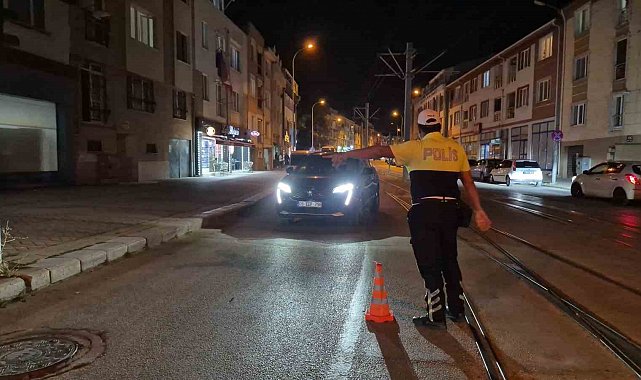 Eskişehir'de 25 polis ekibinin katılımı ile asayiş ve trafik uygulaması