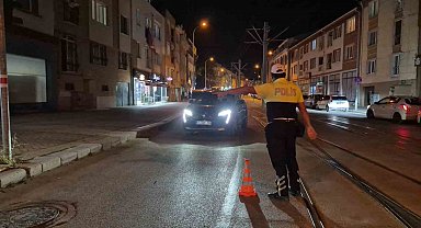 Eskişehir'de 25 polis ekibinin katılımı ile asayiş ve trafik uygulaması