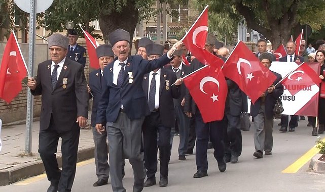 Eskişehir'de Gaziler Günü dolayısıyla bando yürüyüşü yapıldı