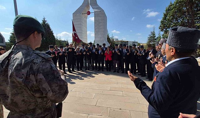 Eskişehir'de gaziler ve şehit yakınlarından şehitlik ziyareti