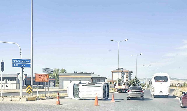 Eskişehir'de hafif ticari araç devrildi: 5 yaralı