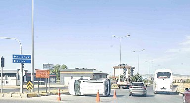 Eskişehir'de hafif ticari araç devrildi: 5 yaralı