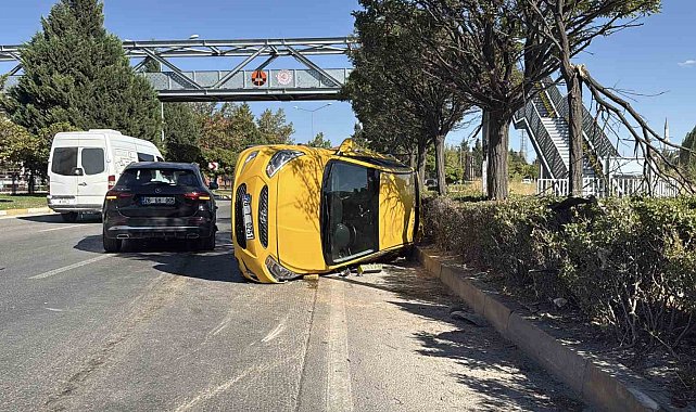 Eskişehir'de ticari taksi ile SUV çarpıştı: 2 sürücü yaralandı