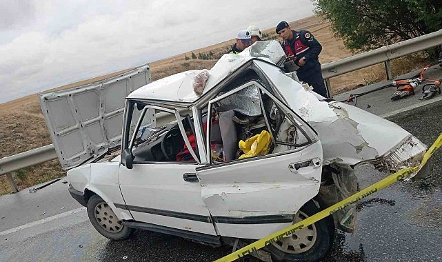 Eskişehir'de tır otomobile arkadan çarptı: 2 ölü