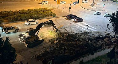 Etimesgut'ta yol çalışması için ağaçların kesilmesine vatandaştan tepki