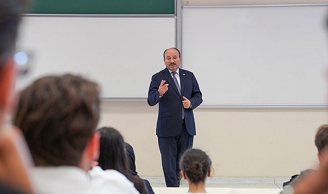 ETÜ'de 2026-2027 akademik yılının ilk dersini "Terörsüz Türkiye" temasıyla Rektör Çakmak verdi