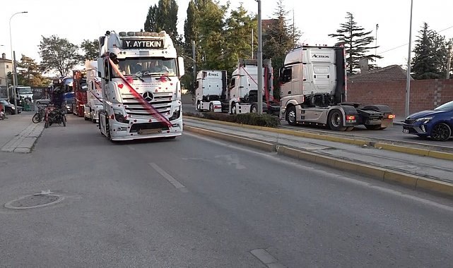 Evlenen yeğenine tır konvoyu sürprizi yaptı