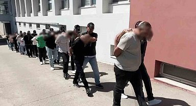 Evlerinden uyuşturucular ve silahlar çıktı: 9 şüpheli tutuklandı