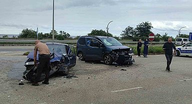 Eynesil'de trafik kazası: 2 yaralı